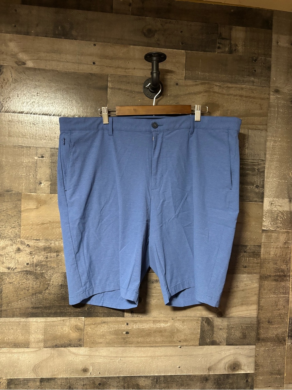 Tommy Bahama Chip Shot Blue Performance Shorts 8” length 42” waist UPF 30